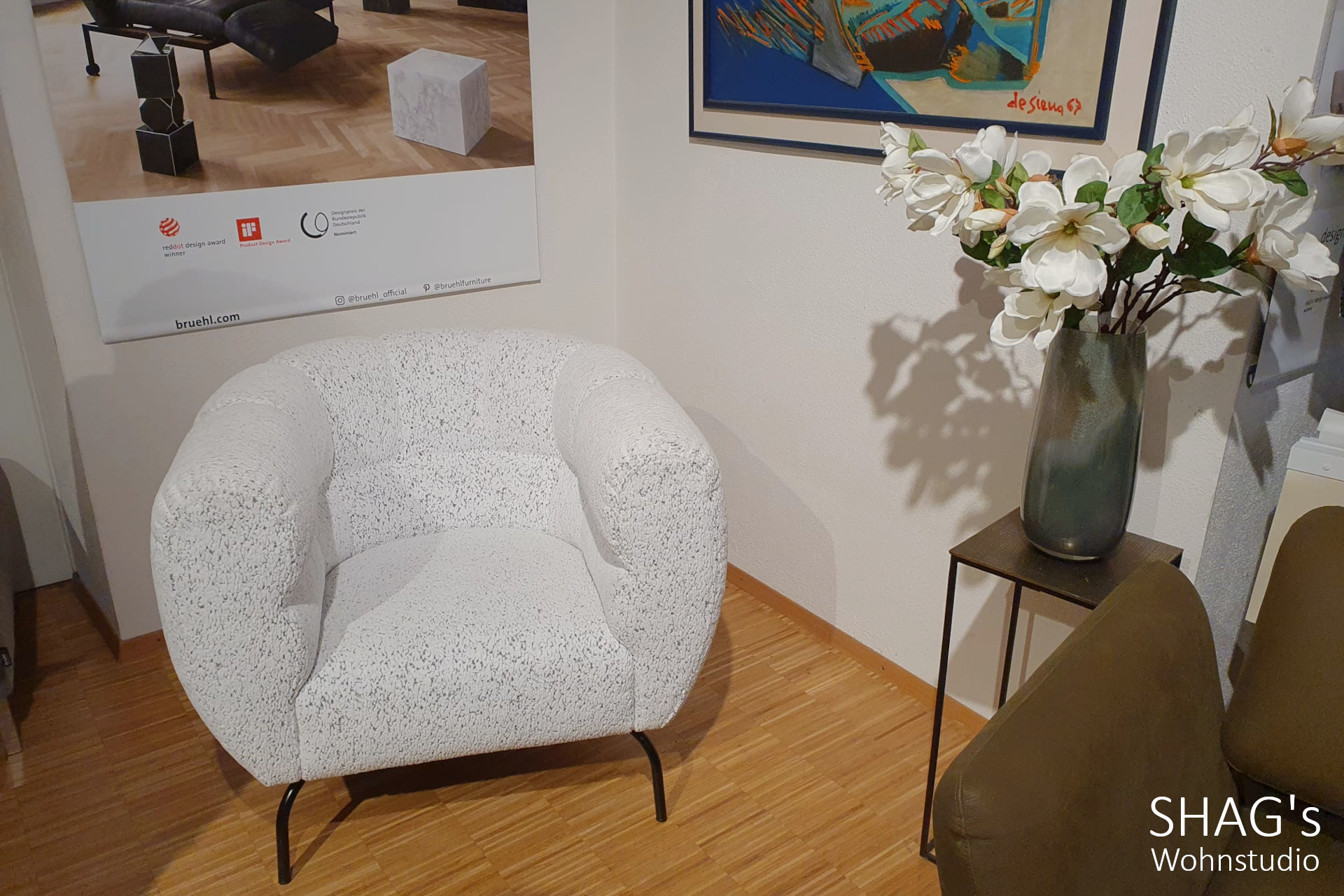 SHAGs Wohnstudio München Schwabing brühl magnolia Sessel weißer Stoff